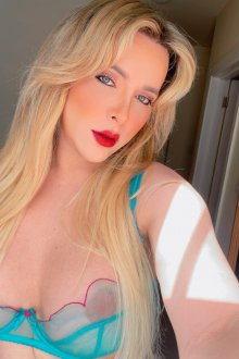 Nicole Andrade TS