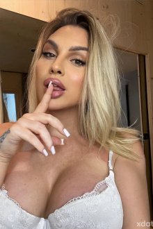 TS Aisha Moon
