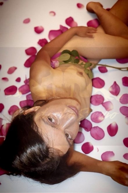 Mona - Escort girl Coire